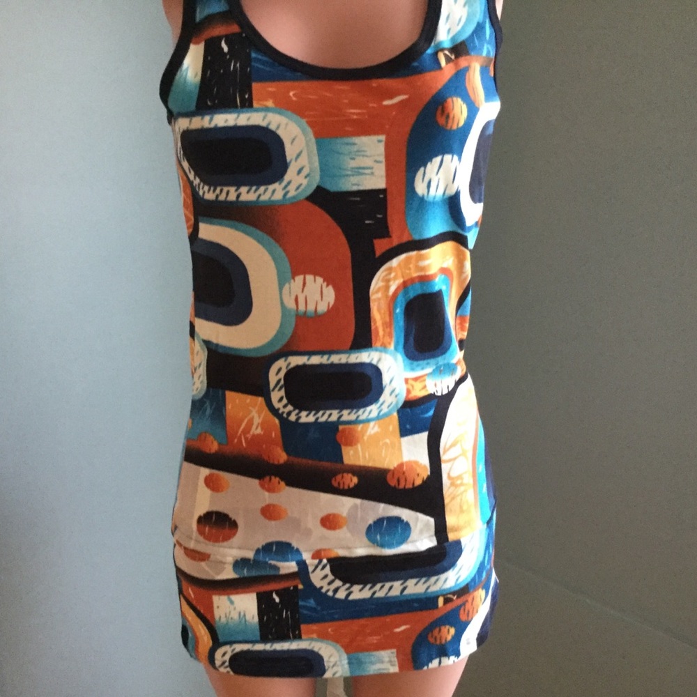 🆕🌹BEAUTIFUL VINTAGE GEOMETRIC MINI, SIZE LARGE